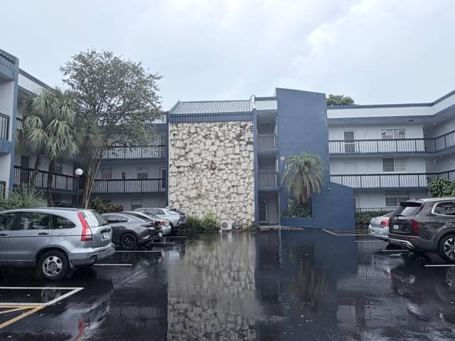 3090 HOLIDAY SPRINGS Boulevard #105