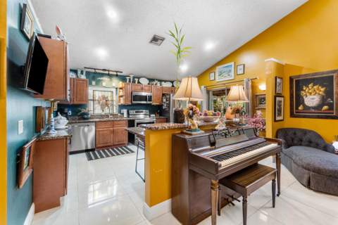 5115 Foxhall Drive, West Palm Beach FL - photo 10 of 50