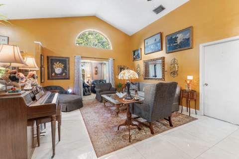 5115 Foxhall Drive, West Palm Beach FL - photo 14 of 50