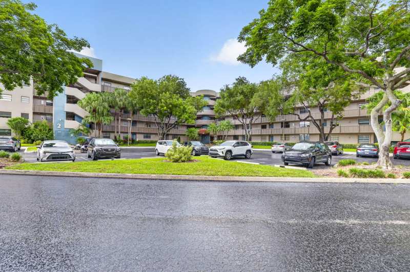 2 bedroom Condominium at 1000 Colony Point Circle #108, Colony Point 2 Condo, Pembroke Pines — photo 1
