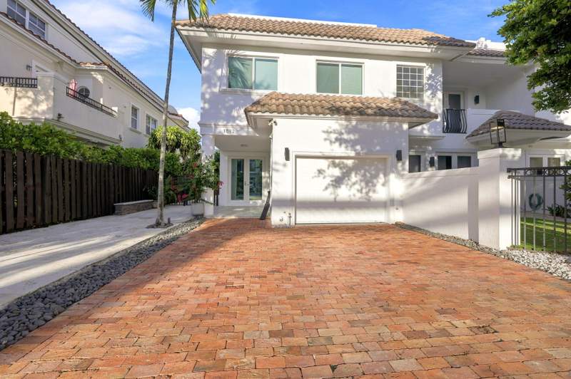 3 bedroom Townhouse at 1812 NE 26th Avenue, Livermore Estates, Fort Lauderdale — photo 2