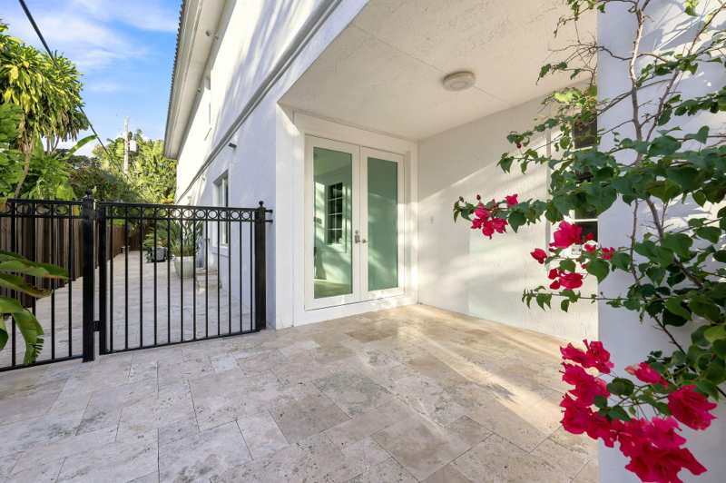 3 bedroom Townhouse at 1812 NE 26th Avenue, Livermore Estates, Fort Lauderdale — photo 1
