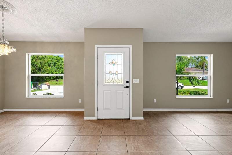 3 bedroom Single Family Residence at 820 SW Jennifer Terrace, Port St Lucie Sectio, Port St. Lucie — photo 5