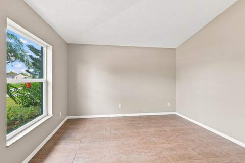 820 SW Jennifer Terrace, Port St. Lucie FL - photo 6 of 50