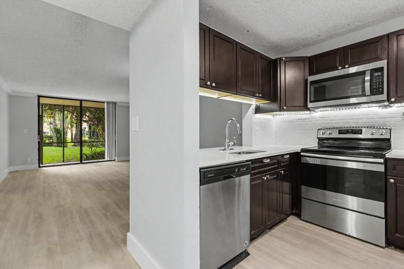 2 bedroom Condominium at 1230 S Military Trail #2014, Villas At Meadow Lakes Condo, Deerfield Beach — photo 4