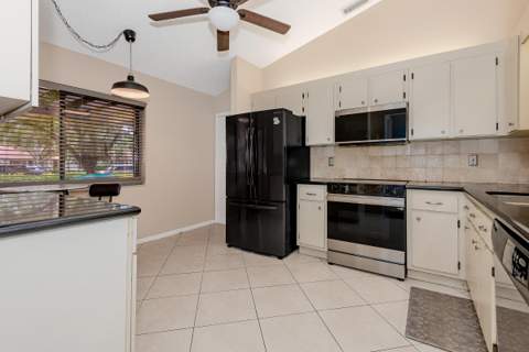 7143 Wisteria Way, Tamarac FL - photo 17 of 34