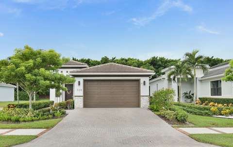 528 SE Fascino Circle, home for sale in Port St. Lucie 34984