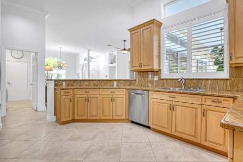 23 Windward Isle, Palm Beach Gardens FL - photo 15 of 47