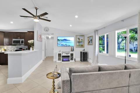 432 SW Natura Avenue, Deerfield Beach FL - photo 7 of 58