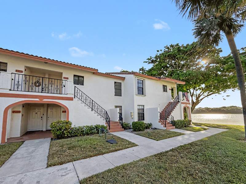 2 bedroom Condominium at 330 Palmwood Place #210, Lake Windwood Condo, Boca Raton — photo 2