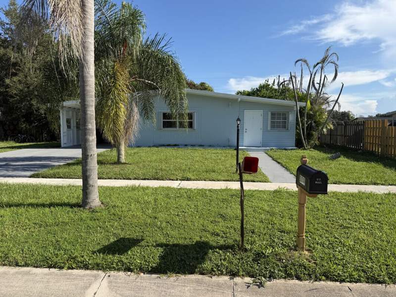 2 bedroom Single Family Residence at 111 SE Castana Court, River Park Unit 5, Port St. Lucie — photo 2