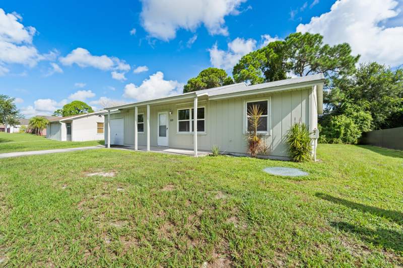 2 bedroom Single Family Residence at 209 SW Chapman Avenue, Port St Lucie Section 18, Port St. Lucie — photo 2