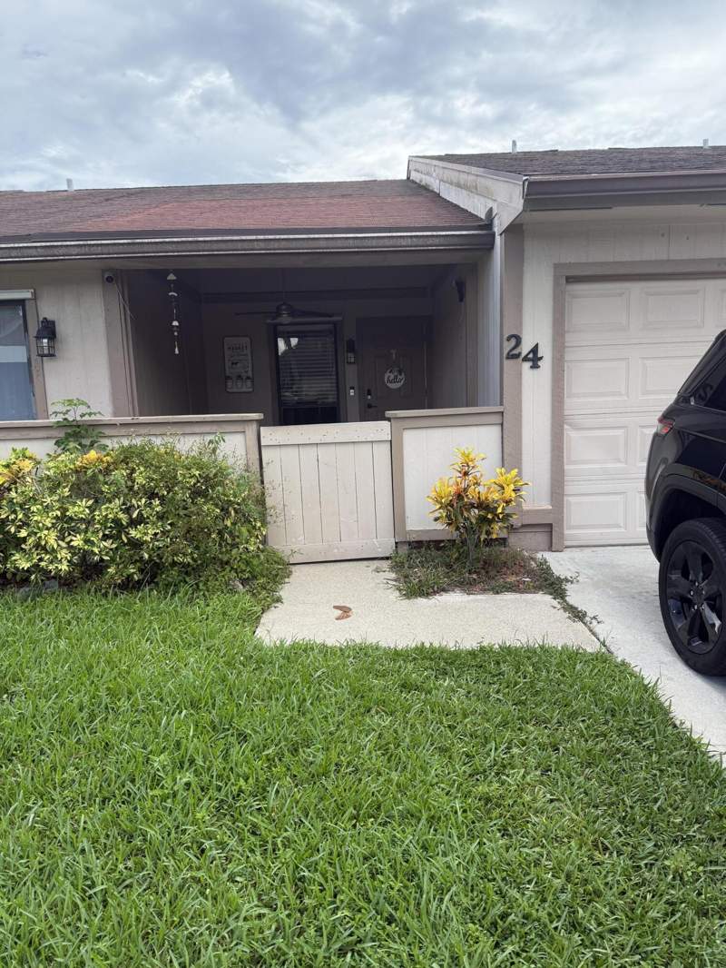 2 bedroom Townhouse at 24 Winchmore Lane #24, Boynton Lakes 3, Boynton Beach — photo 2