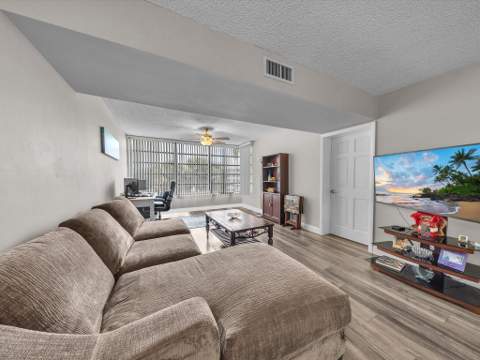 1701 Whitehall Drive #302, Davie FL - photo 15 of 28
