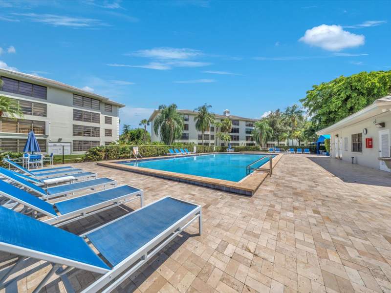2 bedroom Condominium at 1701 Whitehall Drive #302, Condo 27 Of Whitehall Condos, Davie — photo 4