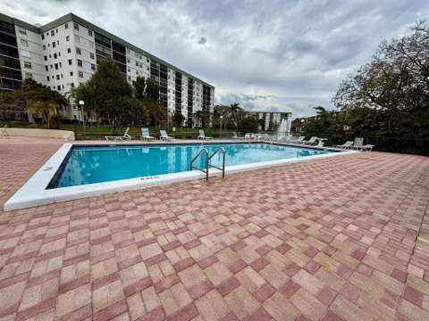 2212 S Cypress Bend Drive #303, Pompano Beach FL - photo 15 of 17