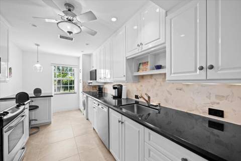 1205 Sandy Lane #249, Riviera Beach FL - photo 12 of 33