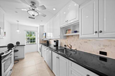 1205 Sandy Lane #249, Riviera Beach FL - photo 13 of 33