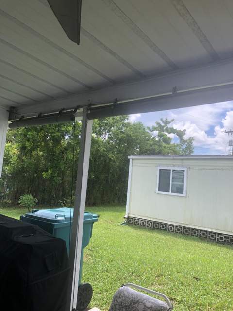 4042 Royal Manor Boulevard, Boynton Beach FL - photo 6 of 33