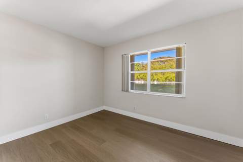 1638 Embassy Drive #208, West Palm Beach FL - photo 13 of 40