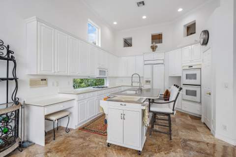 9054 Lakes Boulevard, West Palm Beach FL - photo 12 of 57