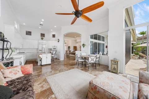 9054 Lakes Boulevard, West Palm Beach FL - photo 13 of 57