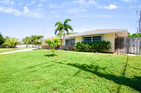 891 Lyndon Drive, Lantana FL - photo 6 of 47