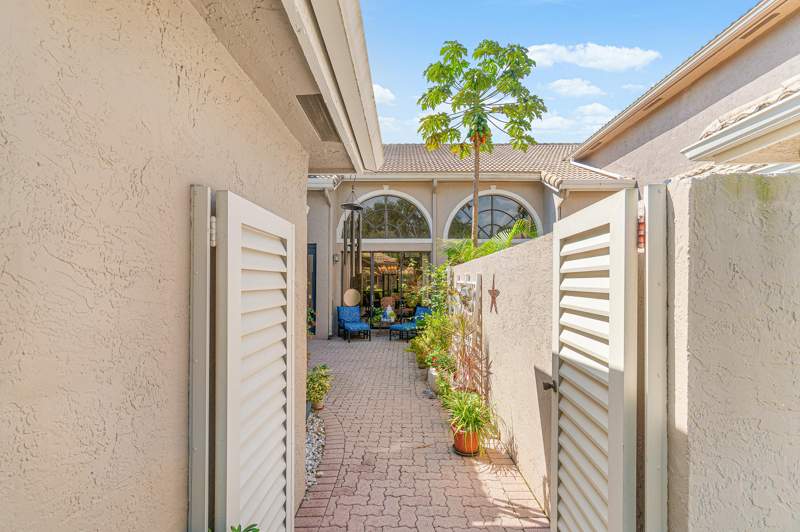 3 bedroom Townhouse at 5315 Monterey Circle #D, Monterey Lake, Delray Beach — photo 2