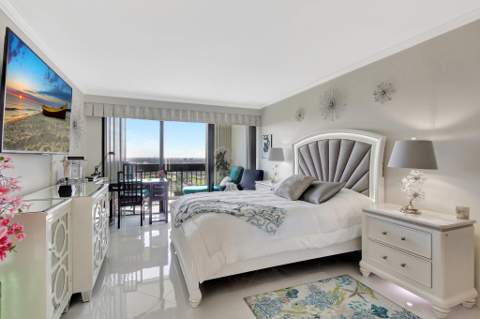 2000 Presidential Way #Ph5, West Palm Beach FL - photo 15 of 45
