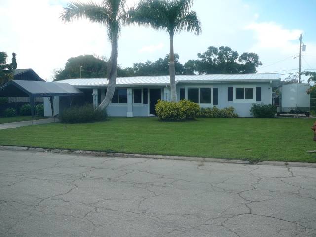 2100 W Esplanade