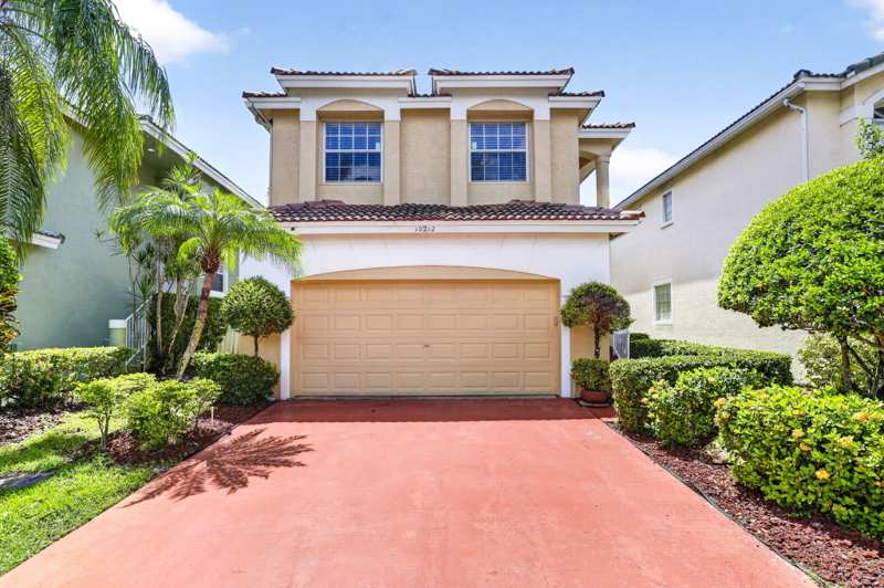 4 bedroom Single Family Residence at 10212 NW 7 Street, Oakwood — photo 1