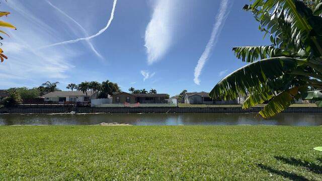 2 bedroom Townhouse at 5292 Jubilee Way, Fiesta, Margate — photo 3