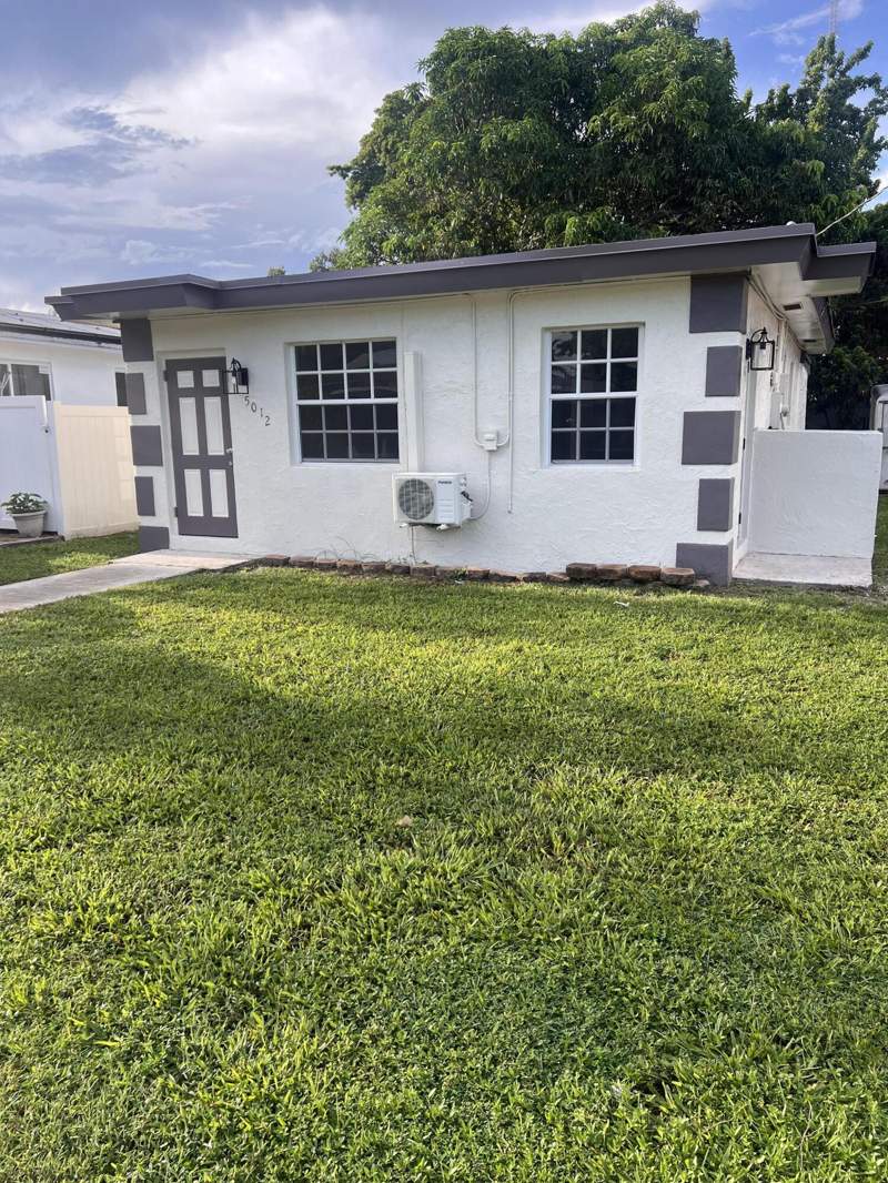 2 bedroom Single Family Residence at 5012 SW 22nd Street, Carver Ranches Rev Plat, West Park — photo 3