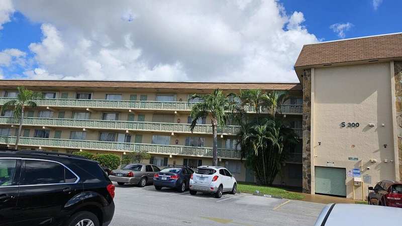 1 bedroom Condominium at 300 Village Green Circle #209, Village Green II Sussex Bldg, Palm Springs — photo 1