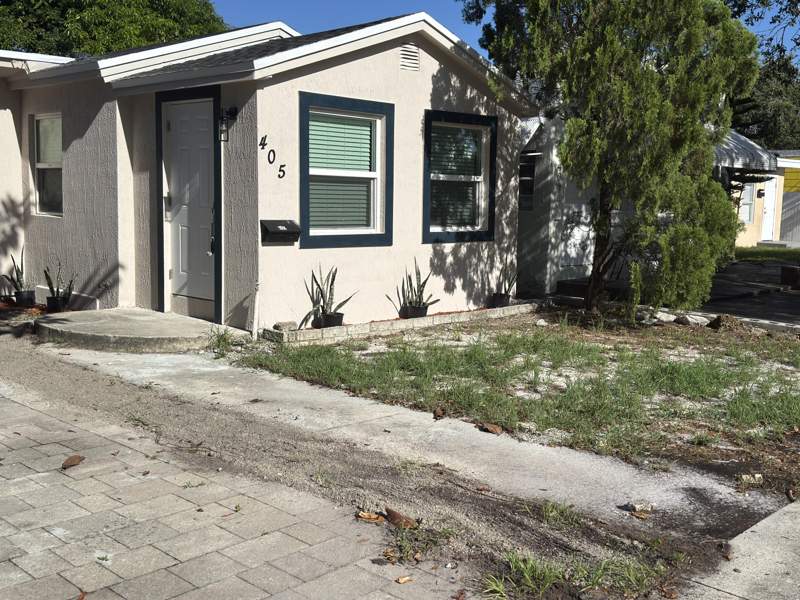 4 bedroom Single Family Residence at 405 N E Street, Lake Worth Town Of, Lake Worth — photo 2