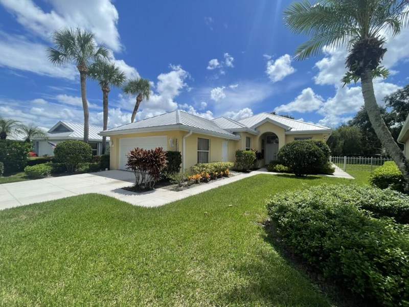 3 bedroom Single Family Residence at 2571 SW Greenwich Way, The Meadows, Palm City — photo 2