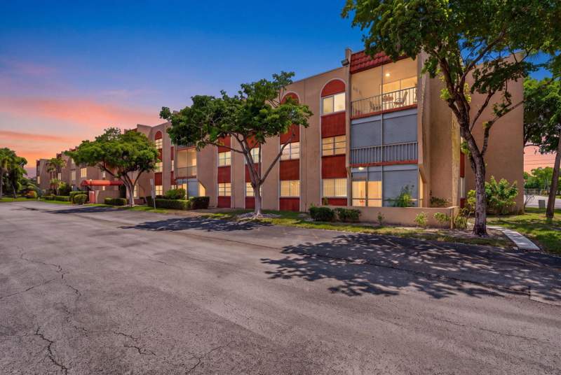2 bedroom Condominium at 8260 SW 24th Street #6115, Oakbrook IV V Vi Vii Condo, North Lauderdale — photo 2