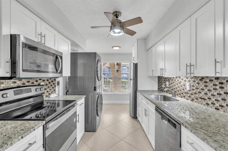 2 bedroom Condominium at 13950 Via Flora #B, Palm Greens At Villa Del Ray Condo II, Delray Beach — photo 5