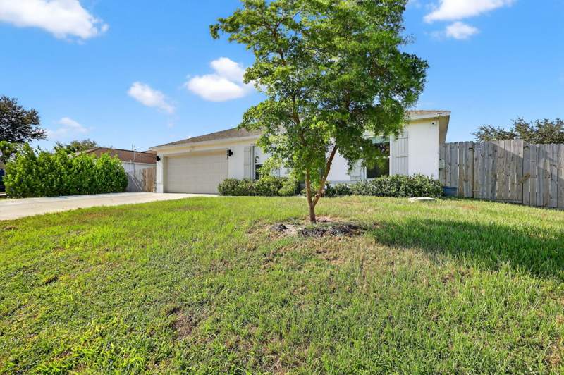 4 bedroom Single Family Residence at 543 SW Kabot Avenue, Port St Lucie Section 22, Port St. Lucie — photo 5