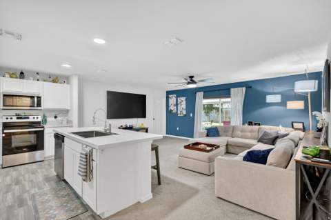 543 SW Kabot Avenue, Port St. Lucie FL - photo 8 of 38