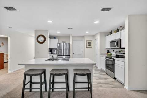 543 SW Kabot Avenue, Port St. Lucie FL - photo 12 of 38