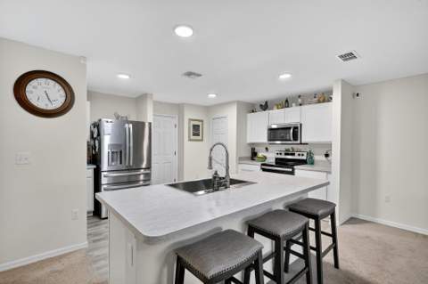 543 SW Kabot Avenue, Port St. Lucie FL - photo 13 of 38