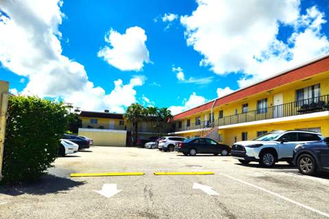1020 Crystal Lake Drive #209, Deerfield Beach FL - photo 8 of 9