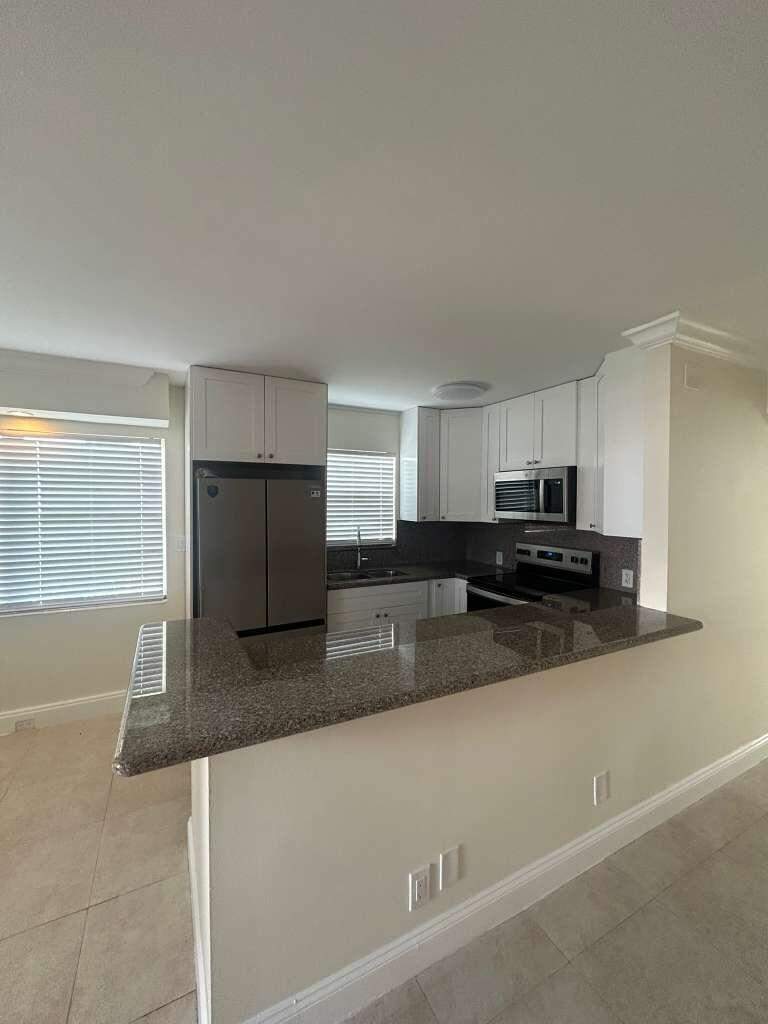 2 bedroom Condominium at 341 Fanshaw I, Century Village, Boca Raton — photo 2
