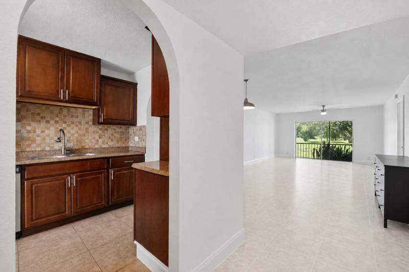2 bedroom Condominium at 6260 S Falls Circle Drive #110, Falls of Inverrary, Lauderhill — photo 2