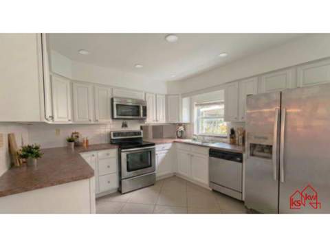 10335 Greenbriar Court, Boca Raton FL - photo 9 of 17