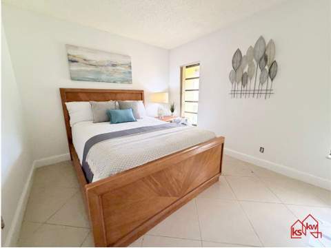 10335 Greenbriar Court, Boca Raton FL - photo 13 of 17
