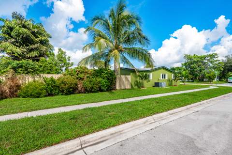 6912 NW 5th Place, Margate FL - photo 12 of 38