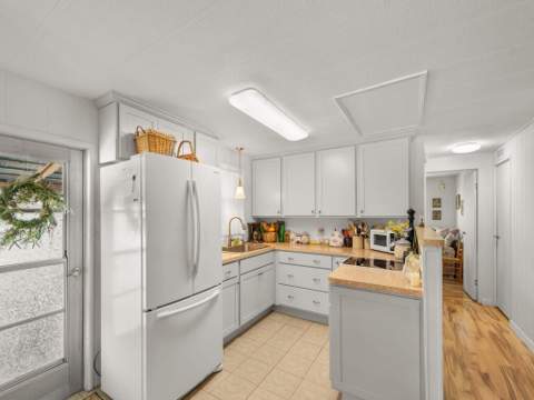 212 NE Forrest Court, Jensen Beach FL - photo 13 of 35