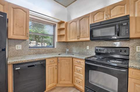 3721 Cocoplum Circle, Coconut Creek FL - photo 6 of 55